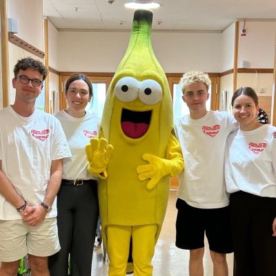 Fruchtalarm geht wieder auf Sommertour und bringt ein Stück Sommer in Kinderonkologien und Hospize